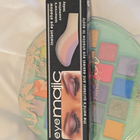 Juicy Couture Dreamin' of Juicy Cosmetic Bag With NWT JUICY WRISTLET And Goodies - Picture 5 of 9